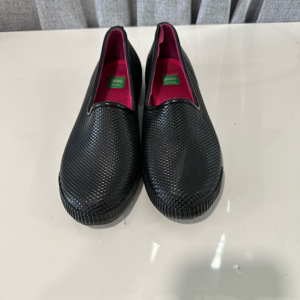 Women’s Cougar ruby waterproof loafers. Size 8